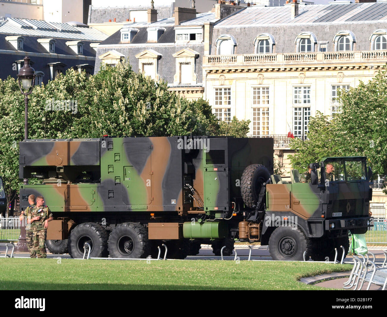 Renault TRM 10 000 LKW Militär parade Champs Elysees Stockfoto