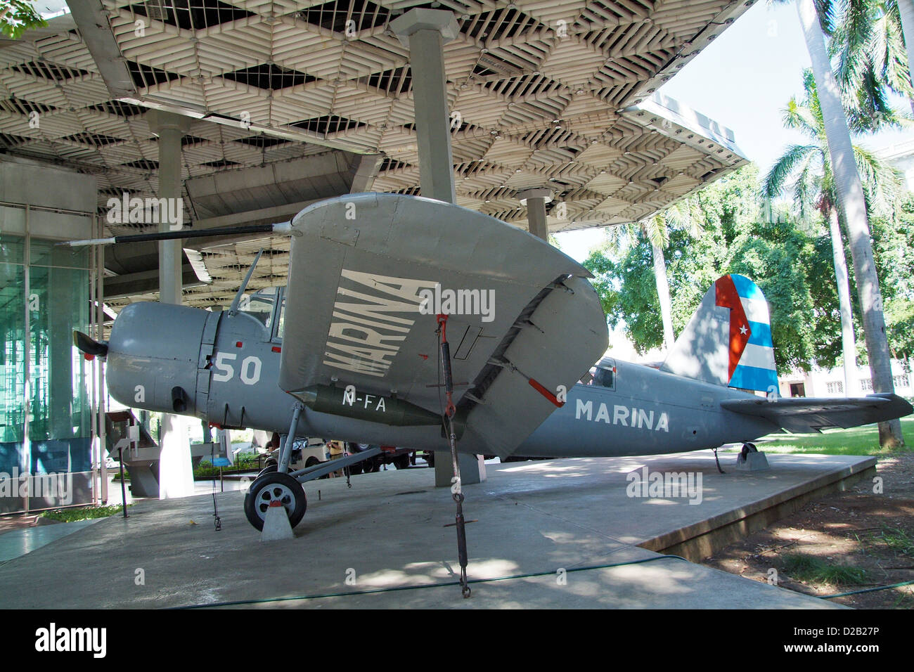 Havanna, Kuba, eine ausgegebene Marineflieger im Garten des Museo De La Revolucion Stockfoto