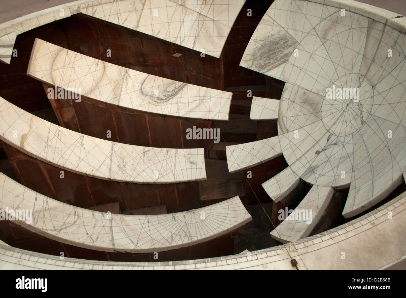 Jai Prakash Yantra, am wissenschaftlichen Observatorium Jantar Mantar in Jaipur in Rajasthan, Indien. Stockfoto