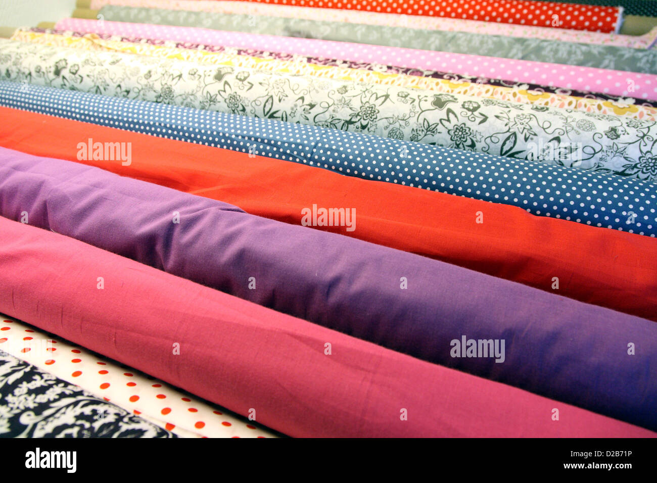 Berlin, Deutschland, verschiedene Stoffe zum Verkauf an Frau Tulip  Stockfotografie - Alamy