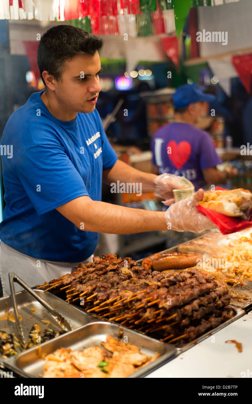 Fast-Food für den Verkauf während der Gennaro Festival in Little Italy. Stockfoto