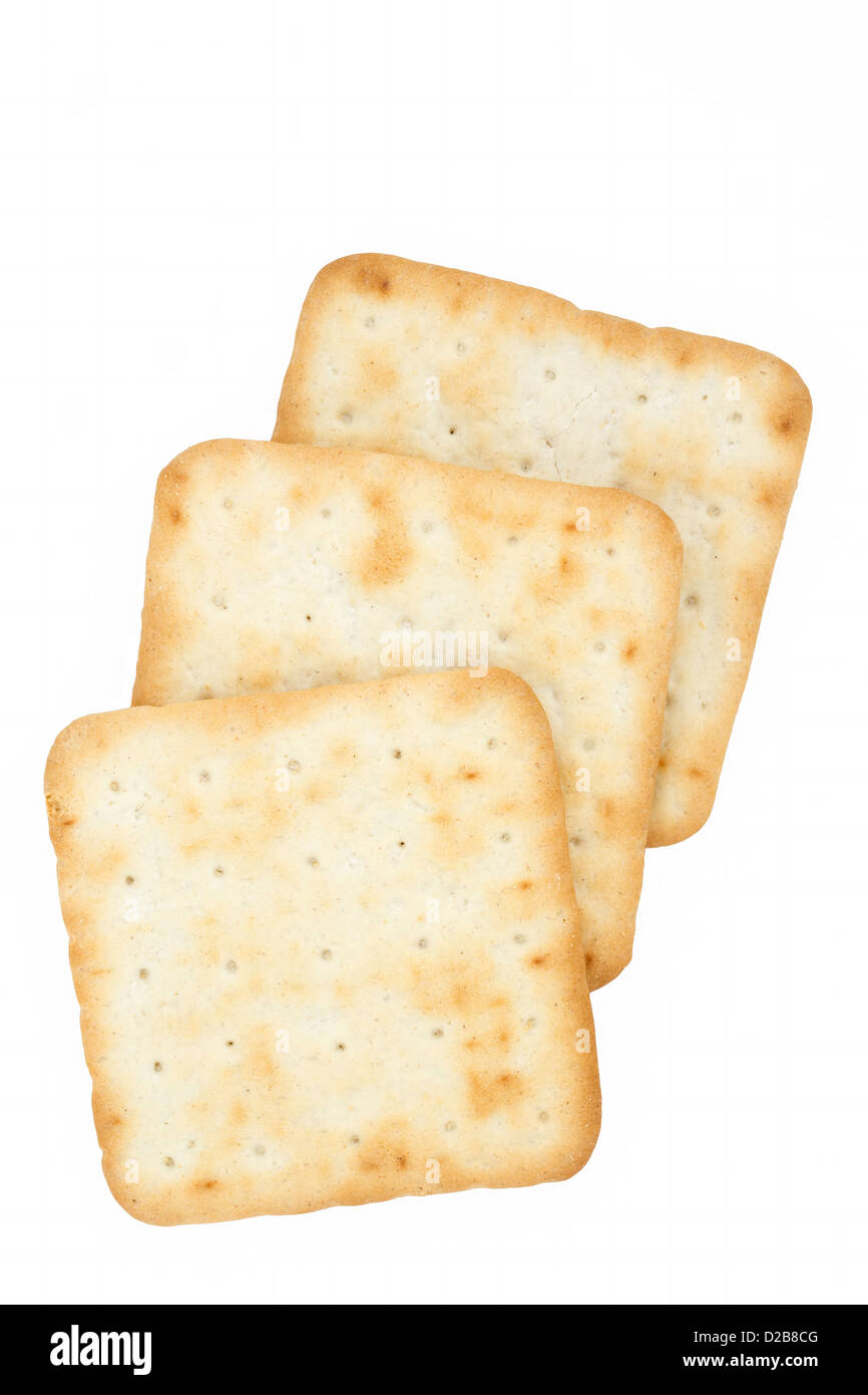 Drei cremefarbene Cracker auf weißem Hintergrund Stockfoto