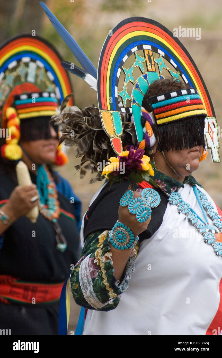 Zuni Pueblo Tänzer Vorformen traditionelle Tänze an Bandelier National Monument, New Mexico Stockfoto