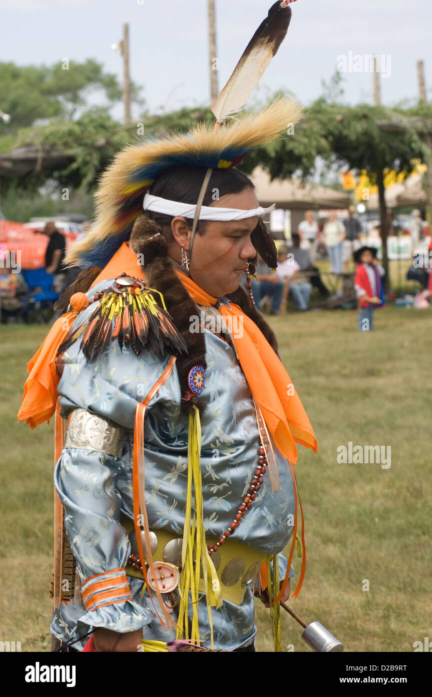 Eine Versammlung Nordamerika Ureinwohner treffen tanzen singen sozialisieren Ehre indianische Kultur Taos Pueblo New Mexiko Stockfoto