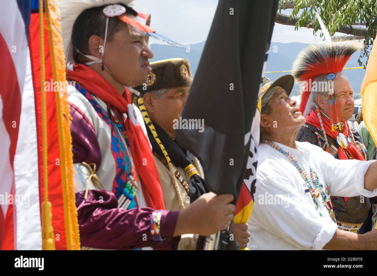 Eine Versammlung Nordamerika Ureinwohner treffen tanzen singen sozialisieren Ehre indianische Kultur Taos Pueblo New Mexiko Stockfoto