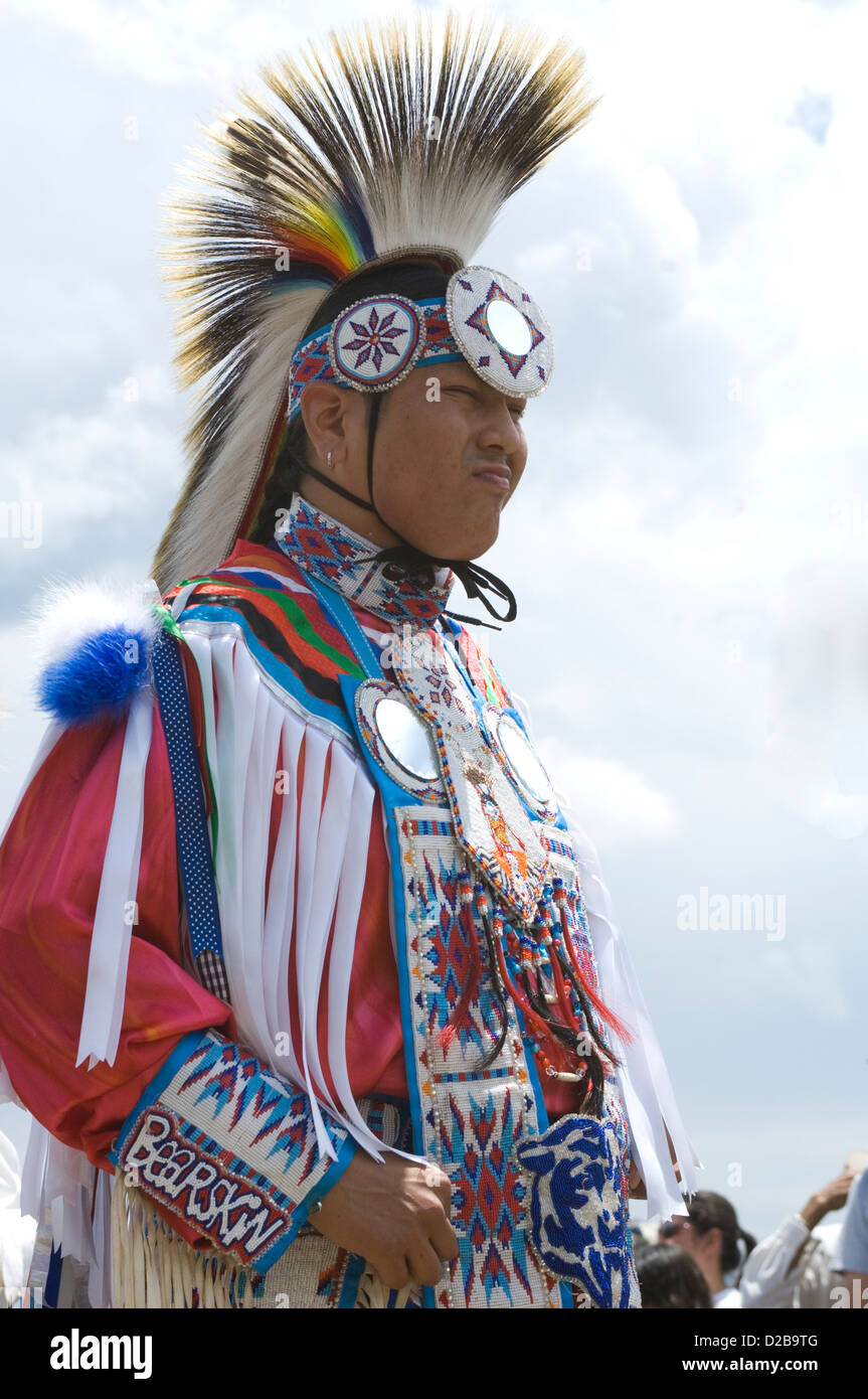 Eine Versammlung Nordamerika Ureinwohner treffen tanzen singen sozialisieren Ehre indianische Kultur Taos Pueblo New Mexiko Stockfoto