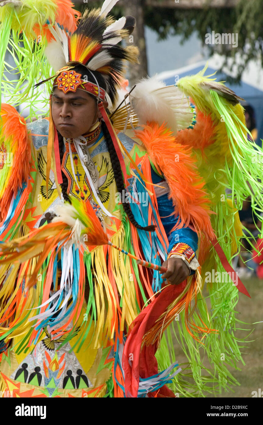 Eine Versammlung Nordamerika Ureinwohner treffen tanzen singen sozialisieren Ehre indianische Kultur Taos Pueblo New Mexiko Stockfoto