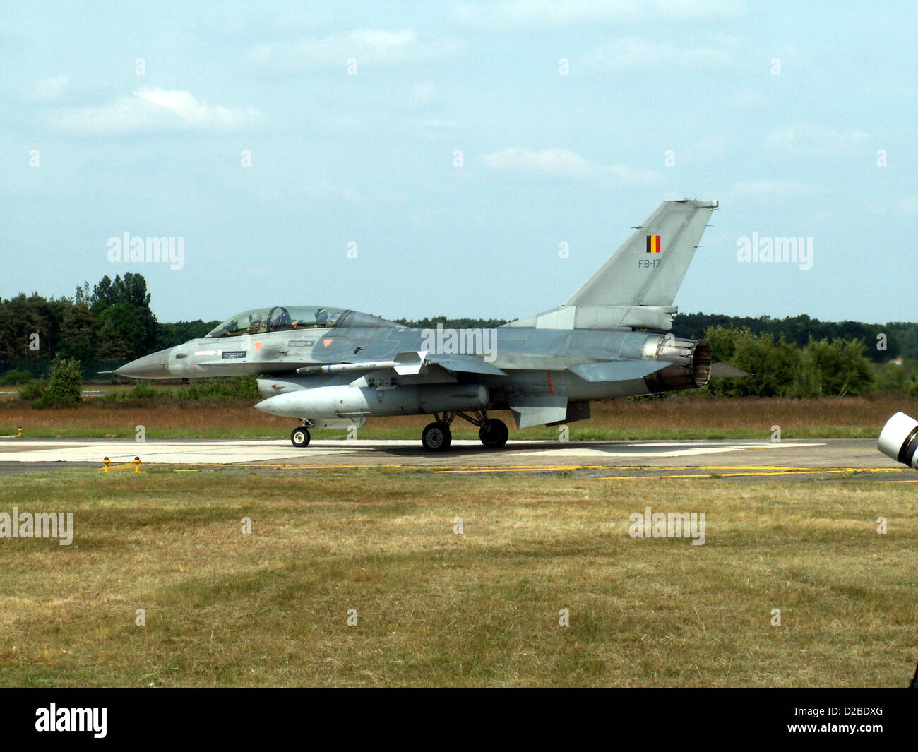 Der Spotter Day auf der belgischen Luftwaffenbasis kleine Brogel zeigt die F-16-Kampfflugzeuge der Royal Bahraini Air Force (RBAF), die vor Luftfahrtbegeisterten auftreten. Die Veranstaltung zeigt die Fähigkeiten der militärischen Luftfahrt. Stockfoto