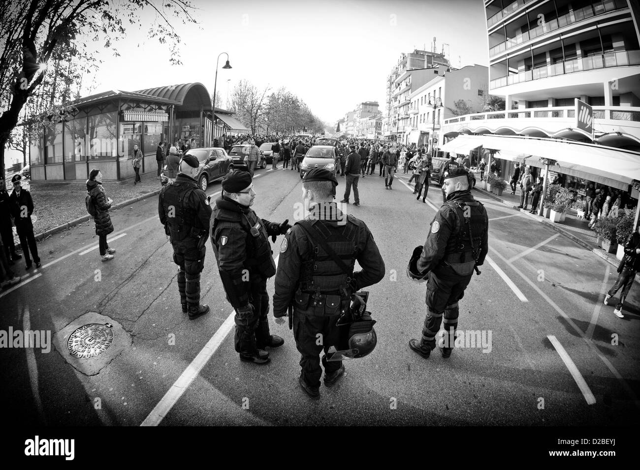 24. November 2012 - Arona (NO)-Italien - Protestmarsch der Studierenden zu Gunsten der öffentlichen Schule Stockfoto