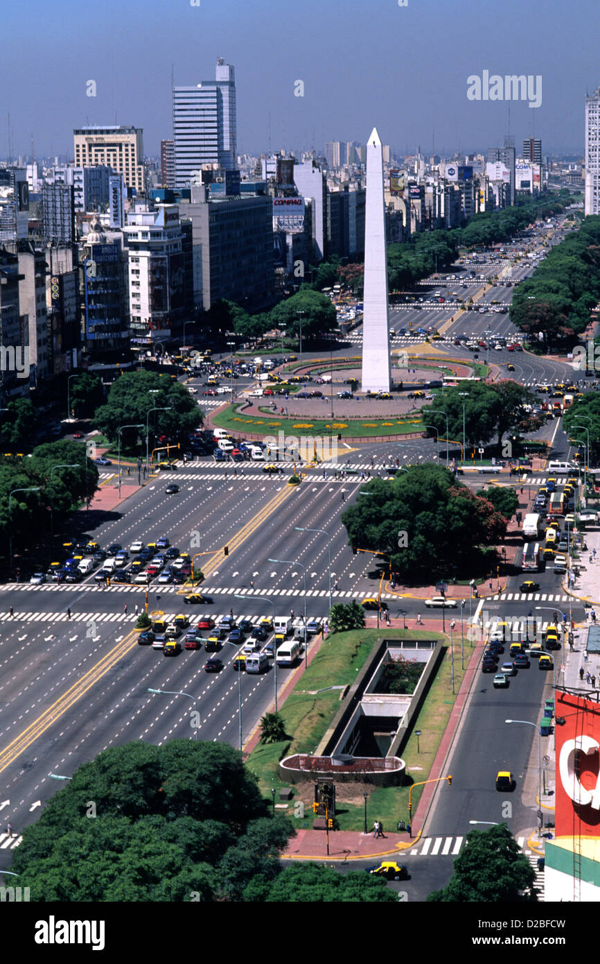 Argentinien, Buenos Aires. Avenida 9 de Julio. Breiteste Straße der Welt. Stockfoto