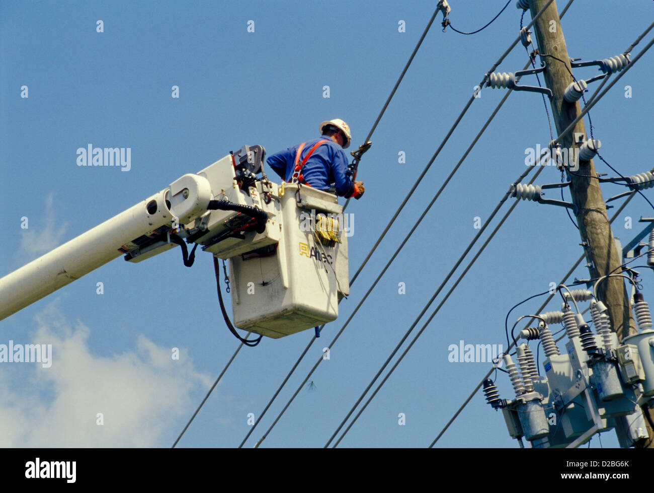 Florida. Elektrische Lineman Hurrikanschäden zu reparieren. 2004. Nahaufnahme. Stockfoto