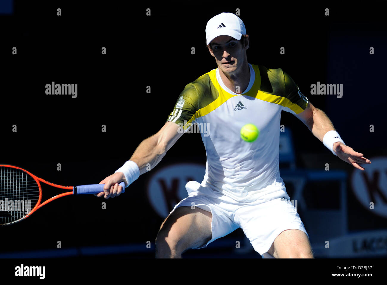 19. Januar 2013. Melbourne, Australien. Andy Murray aus Großbritannien trifft eine Rückkehr Schuss in in seinem Spiel am Tag sechs der Australian Open aus Melbourne Park. Stockfoto