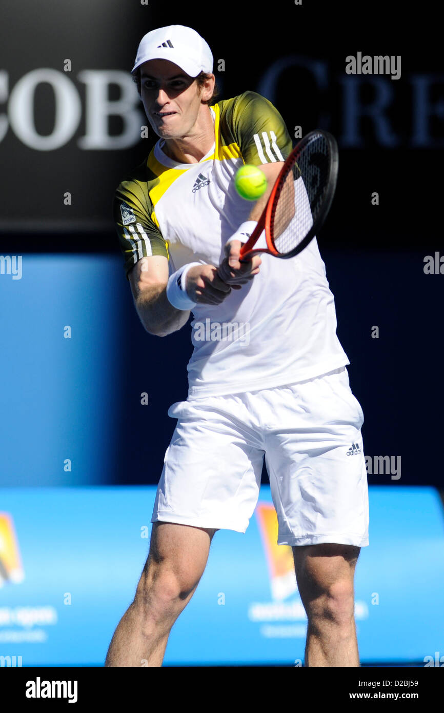 19. Januar 2013. Melbourne, Australien. Andy Murray aus Großbritannien trifft eine Rückkehr Schuss in seinem Spiel am Tag sechs der Australian Open aus Melbourne Park. Stockfoto