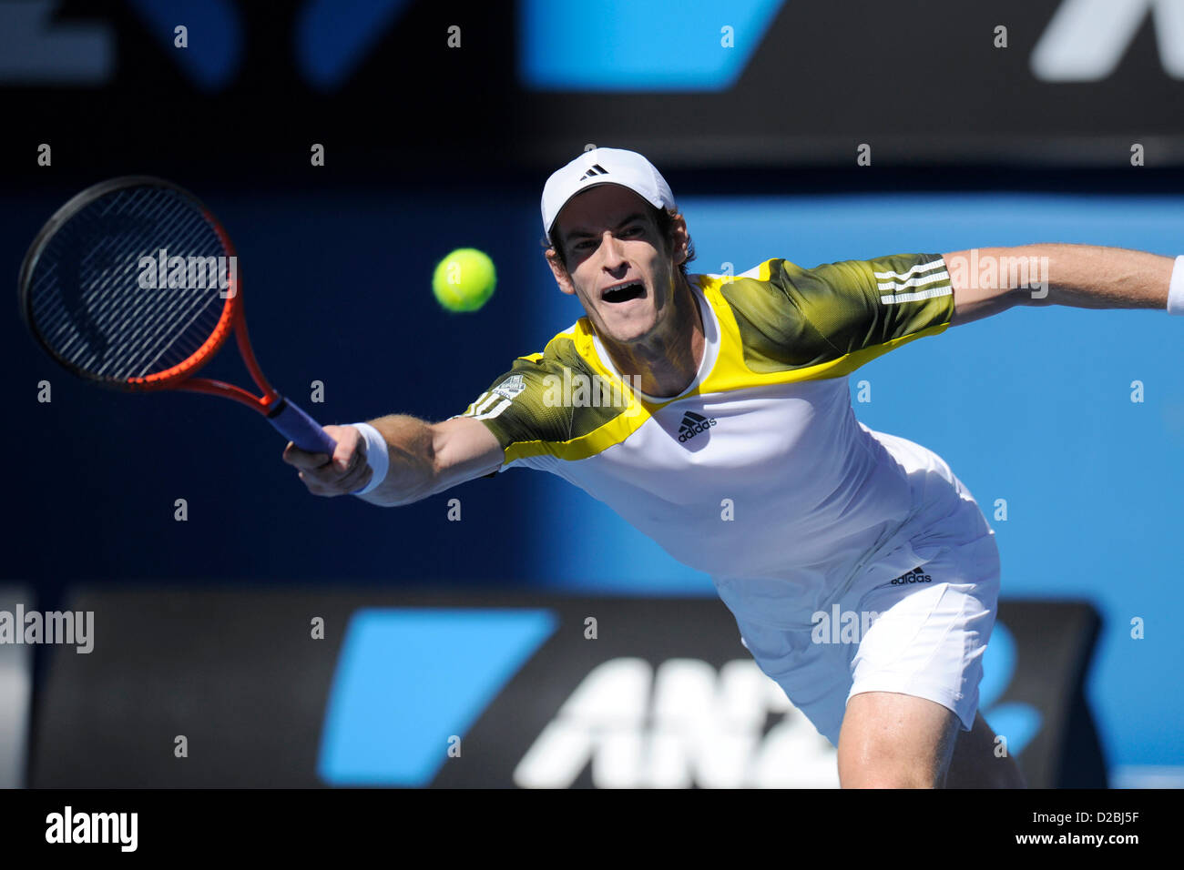 19. Januar 2013. Melbourne, Australien. Andy Murray aus Großbritannien trifft eine Rückkehr Schuss in seinem Spiel am Tag sechs der Australian Open aus Melbourne Park. Stockfoto
