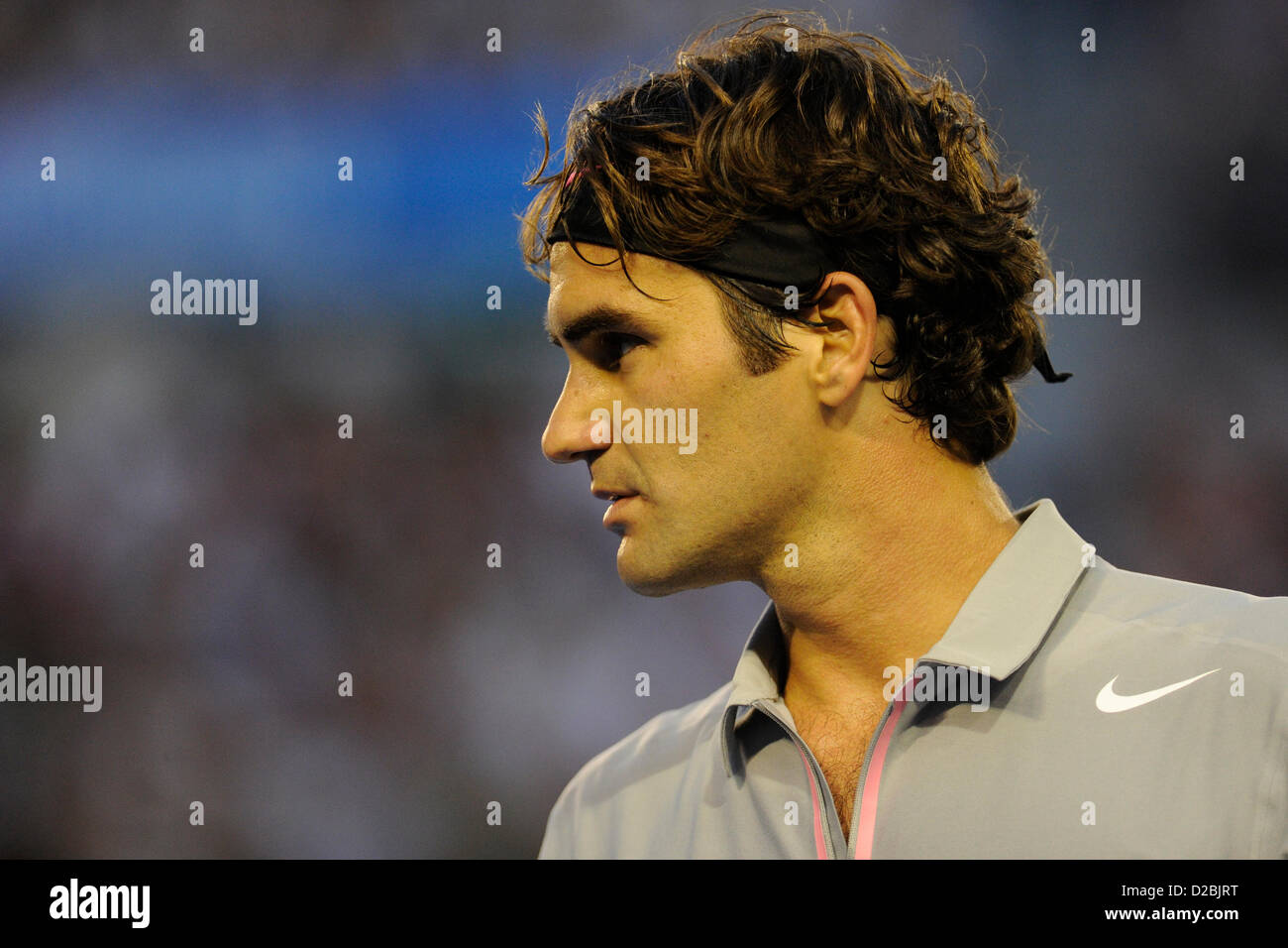 19. Januar 2013. Melbourne, Australien. Roger Federer der Schweiz blickt auf in seinem Spiel am Tag sechs der Australian Open aus Melbourne Park. Stockfoto