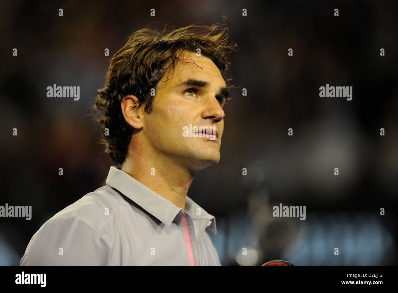 19. Januar 2013. Melbourne, Australien. Roger Federer der Schweiz blickt auf nach gewann sein Match am Tag sechs der Australian Open aus Melbourne Park. Stockfoto