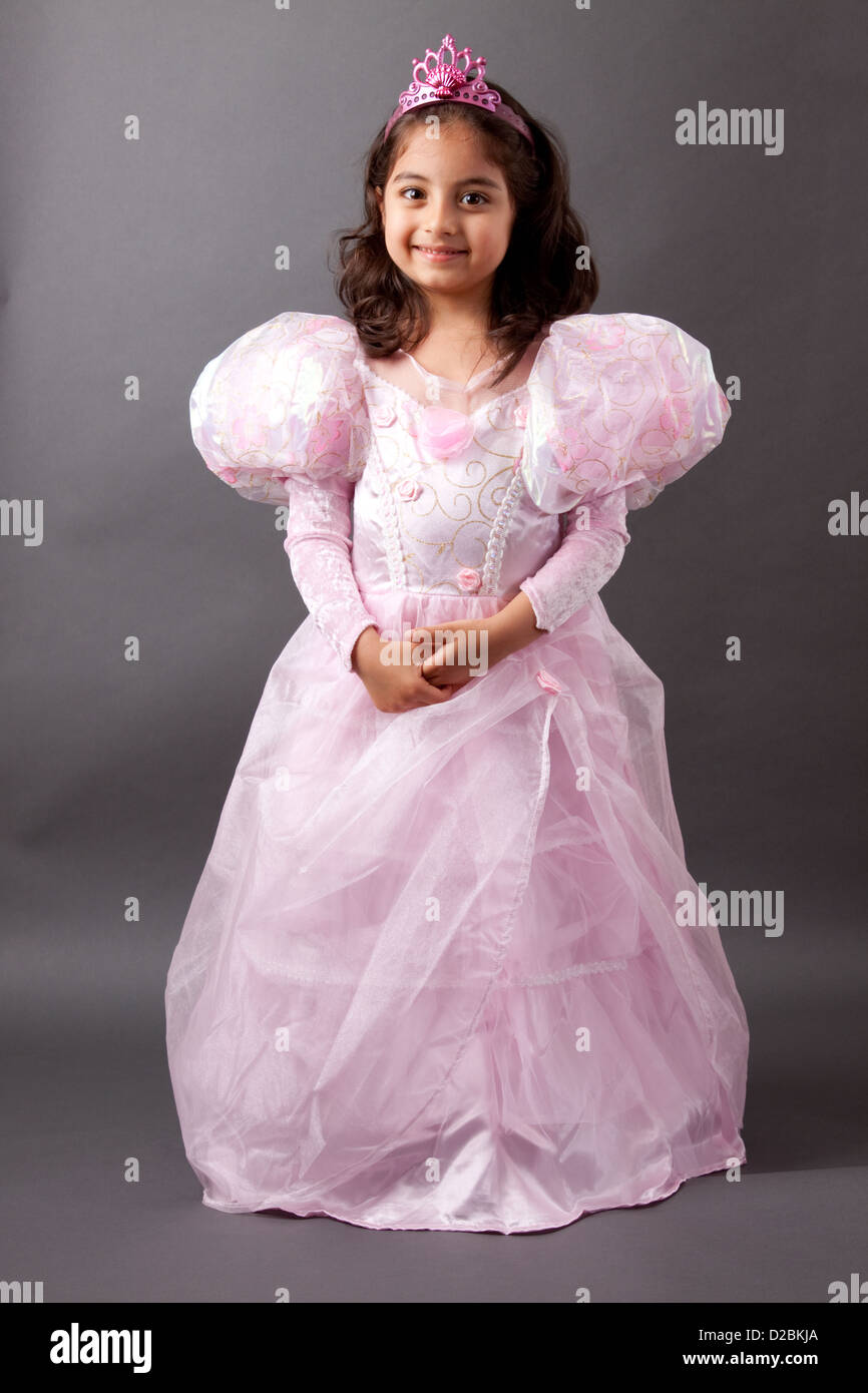 Prinzessin kostüm -Fotos und -Bildmaterial in hoher Auflösung – Alamy