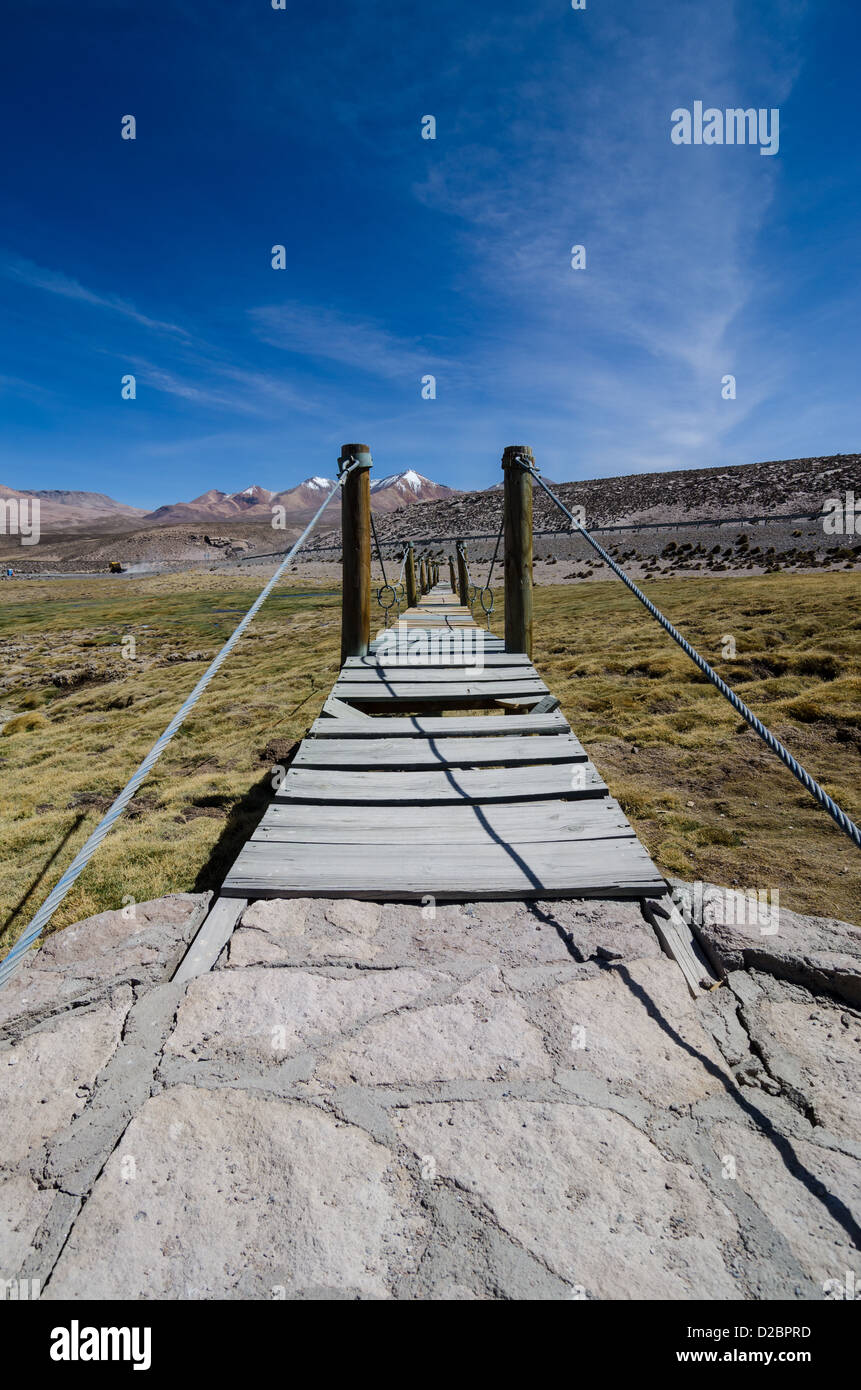 Holzbrücke im Nationalpark Lauca, Chile Stockfoto