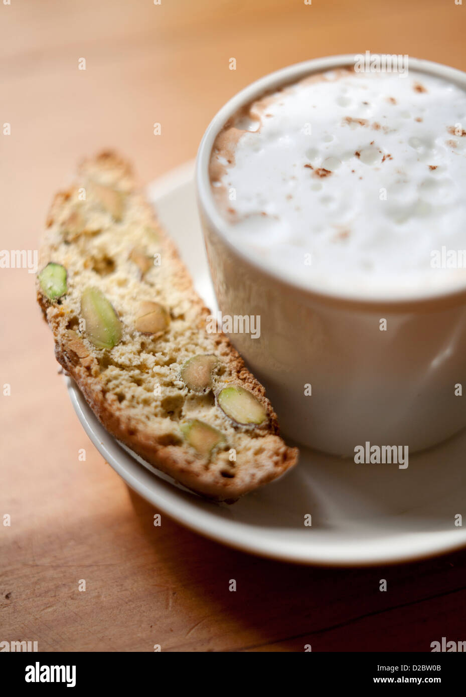 Hausgemachtes Biscotti mit einer Tasse Kaffee Stockfoto