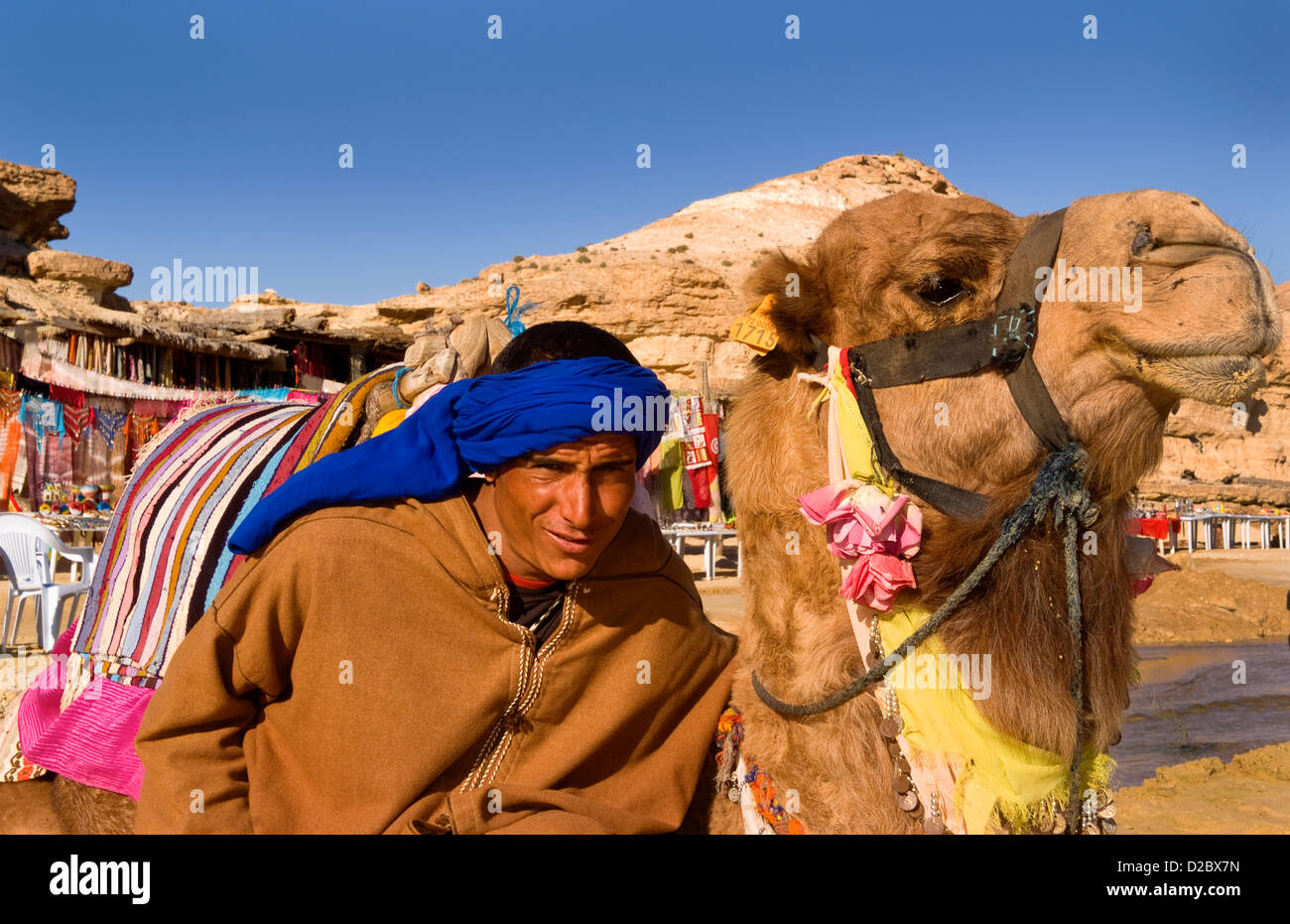 Kamel und Beduinen-Reiter, Wüste Sahara Douz, Tunesien Stockfoto Kamel und Beduinen-Reiter, Wüste Sahara Douz, Tunesien Stockfoto