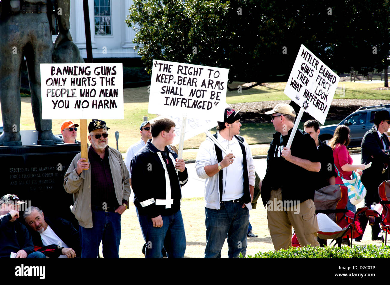 Fans bei Guns Across America rally bei Landeshauptstadt in Montgomery, Alabama, Vereinigte Staaten von Amerika am 19. Januar 2013.   Rally war Pistole Rechte und der zweite Änderungsantrag zu unterstützen. Stockfoto