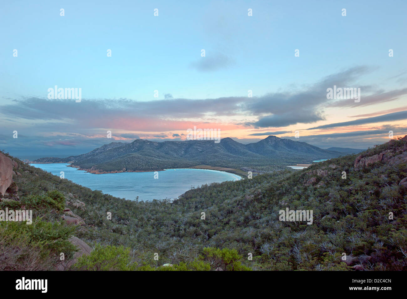 Wineglass Bay, Tasmanien bei Sonnenuntergang Stockfoto