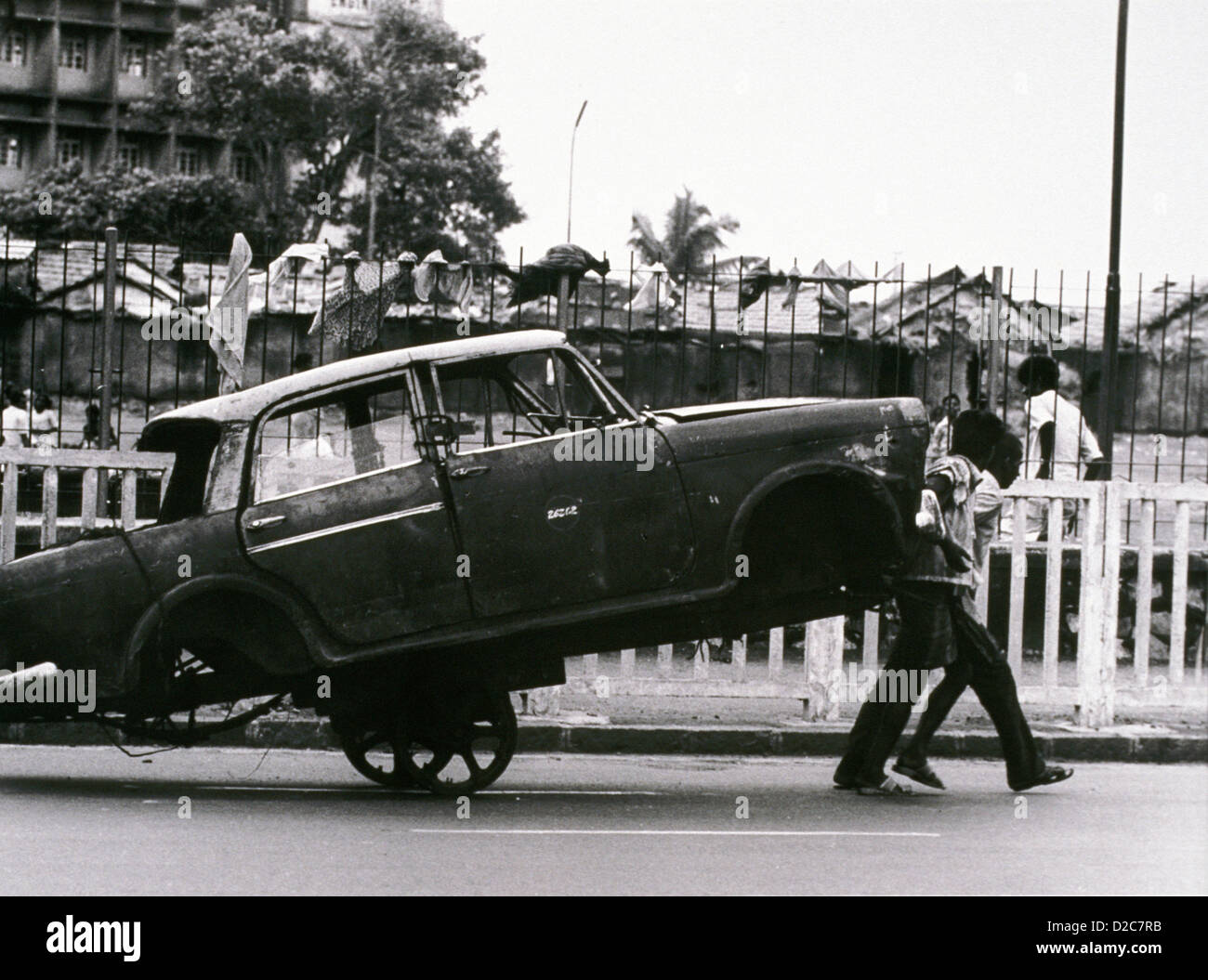 Indien, Bombay, Maharashtra, Karosserie auf Hand-Drawn Wagen transportiert werden Stockfoto