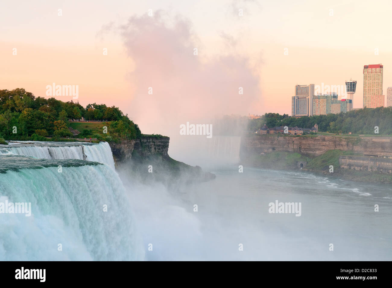Niagarafälle-Sonnenaufgang in der Morgen-Nahaufnahme Stockfoto