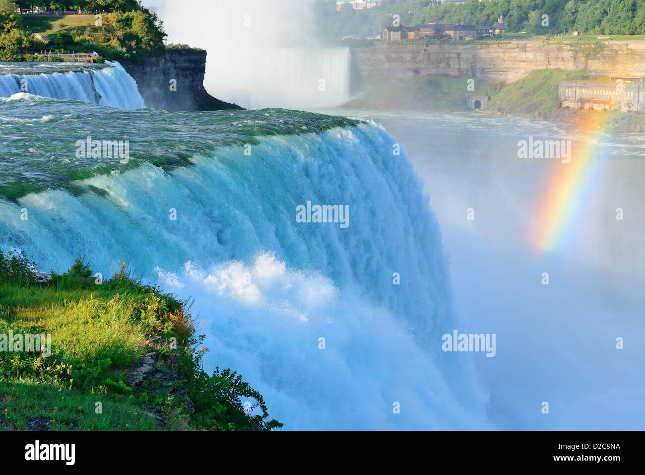 Niagara Falls morgens mit Regenbogen Stockfoto