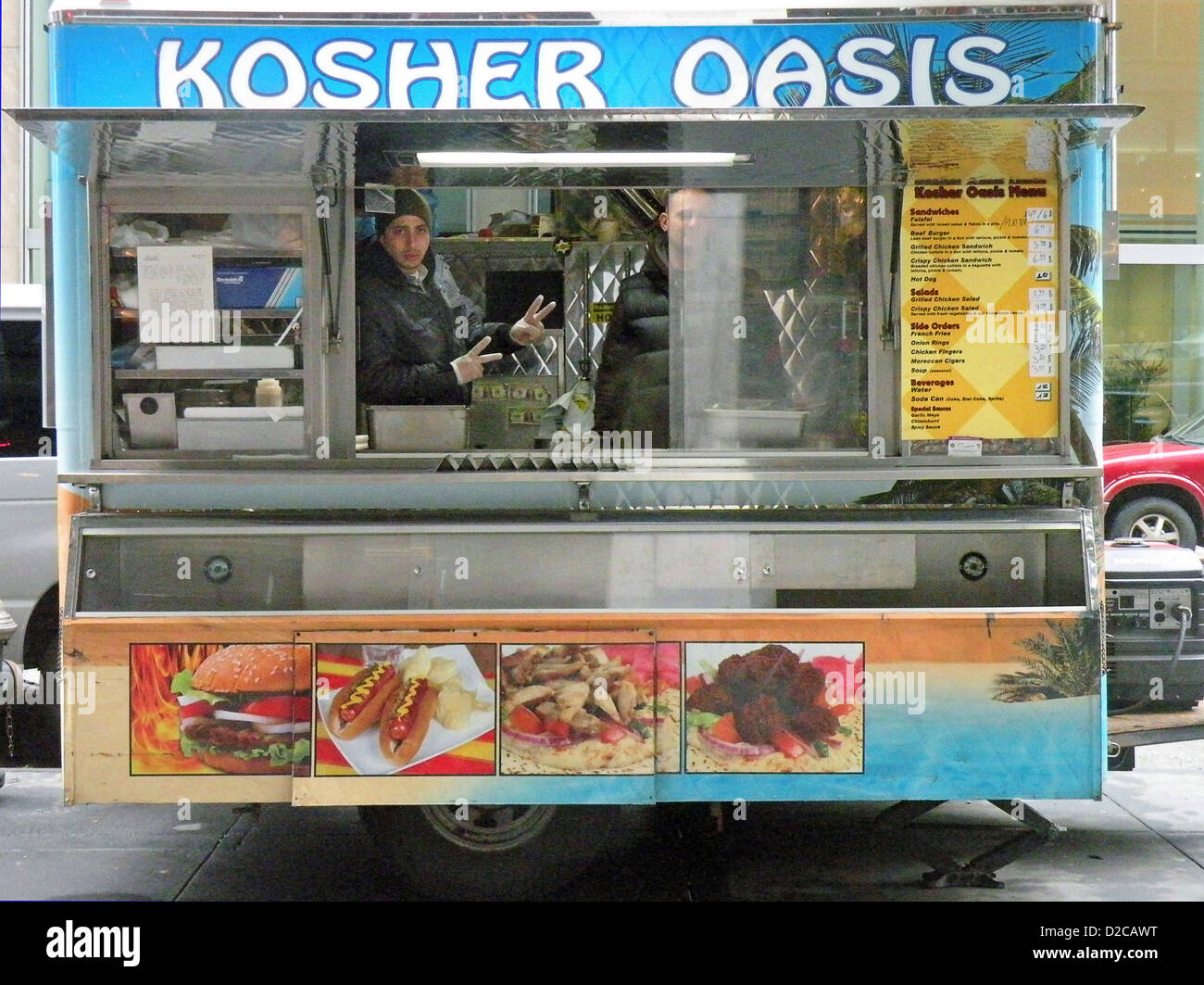 Verkaufer In Einem Kosher Food Truck Midtown Manhattan West 48th Street Zwischen Der 6th Avenue Und 7th Avenue New York City Stockfotografie Alamy