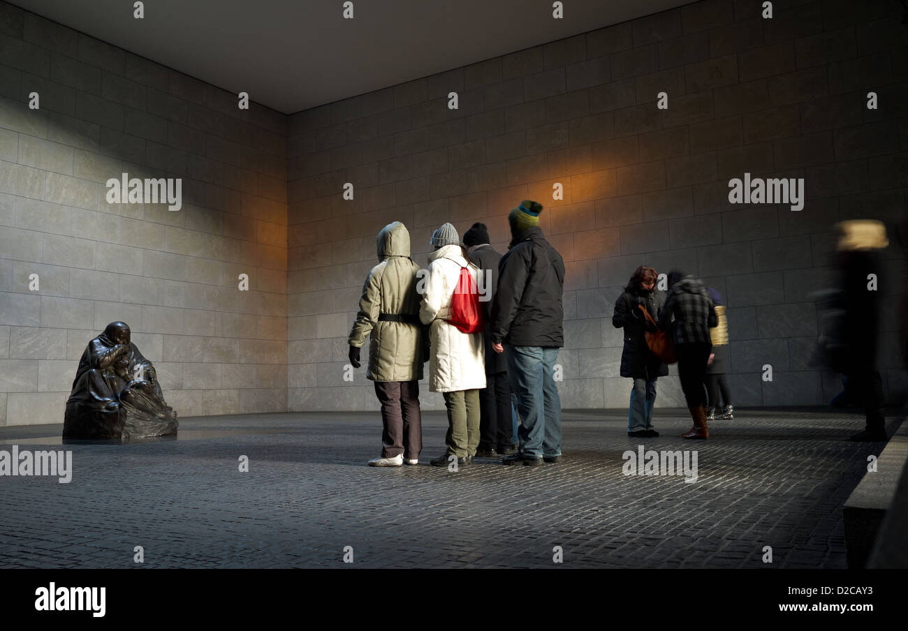 Berlin, Deutschland, Pietà von Käthe Kollwitz in der neuen Wache Stockfoto