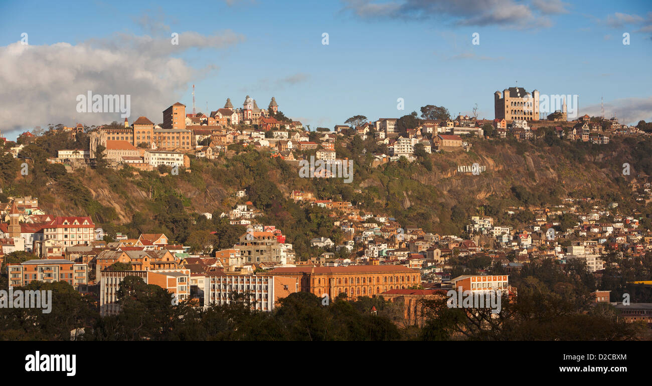 Madagaskar, Antananarivo, Zentrum, Panoramablick auf Avaradrova und Ampariba Stockfoto