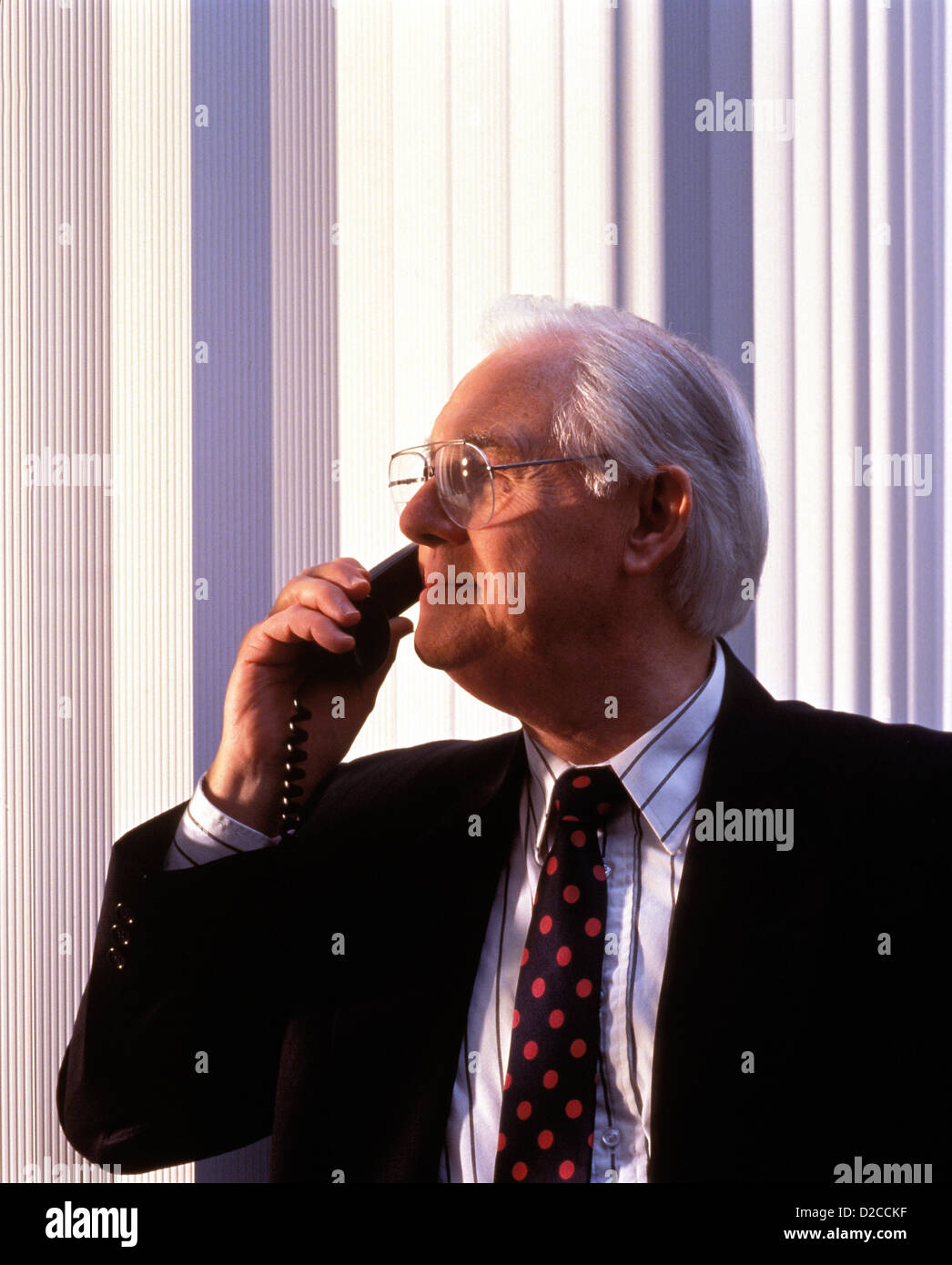 Senior Manager am Telefon Stockfoto