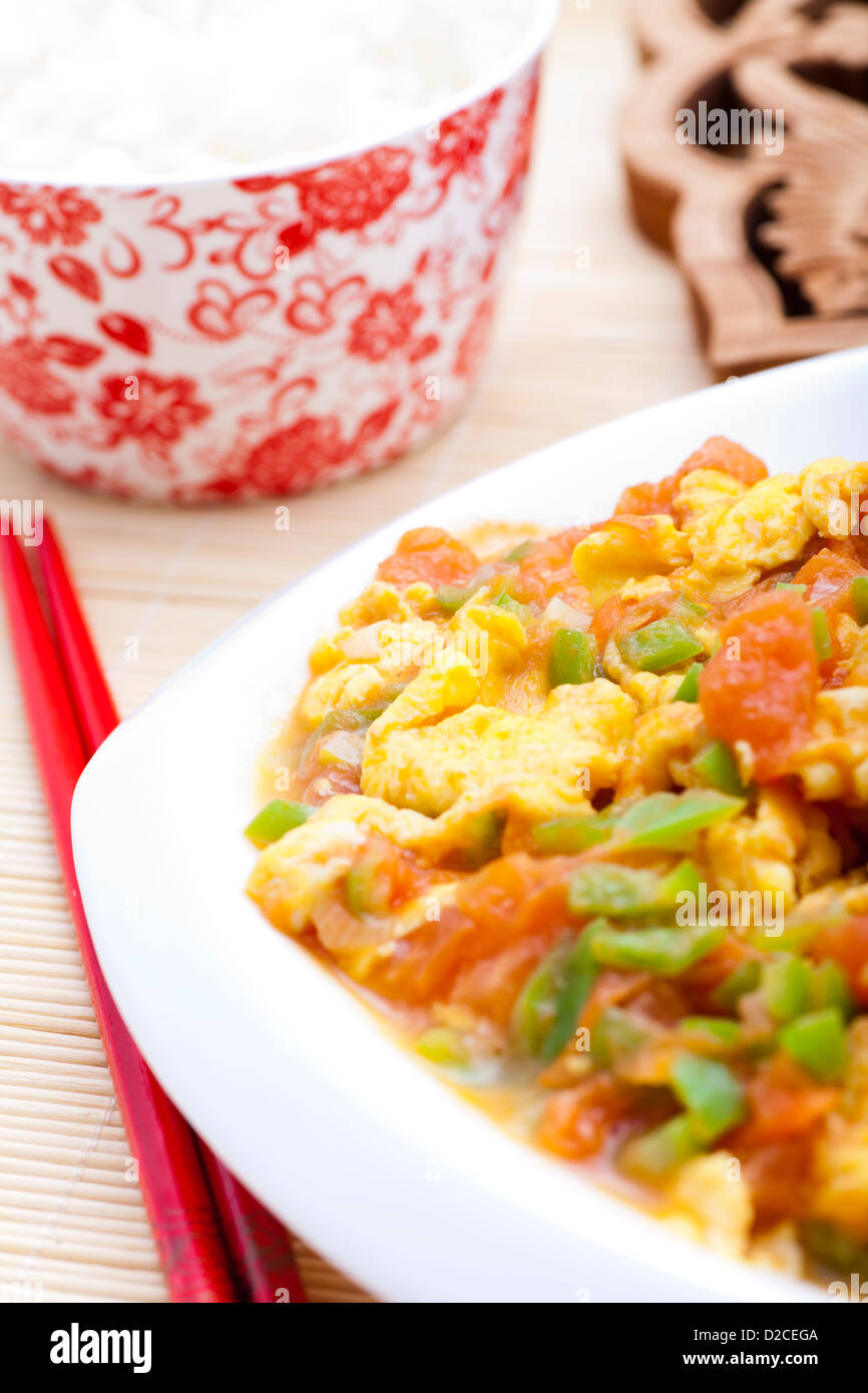 Chinesisches Essen - Tomate und Ei unter Rühren braten Stockfoto