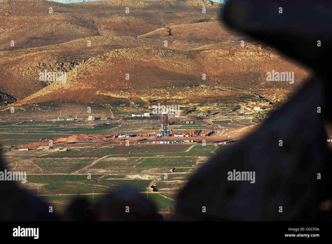 Öl und Gas Exploration Rig Tal Center aus in Kirkuk Sulaymaniyah Highway. Irakisch-Kurdistan-Irak Stockfoto