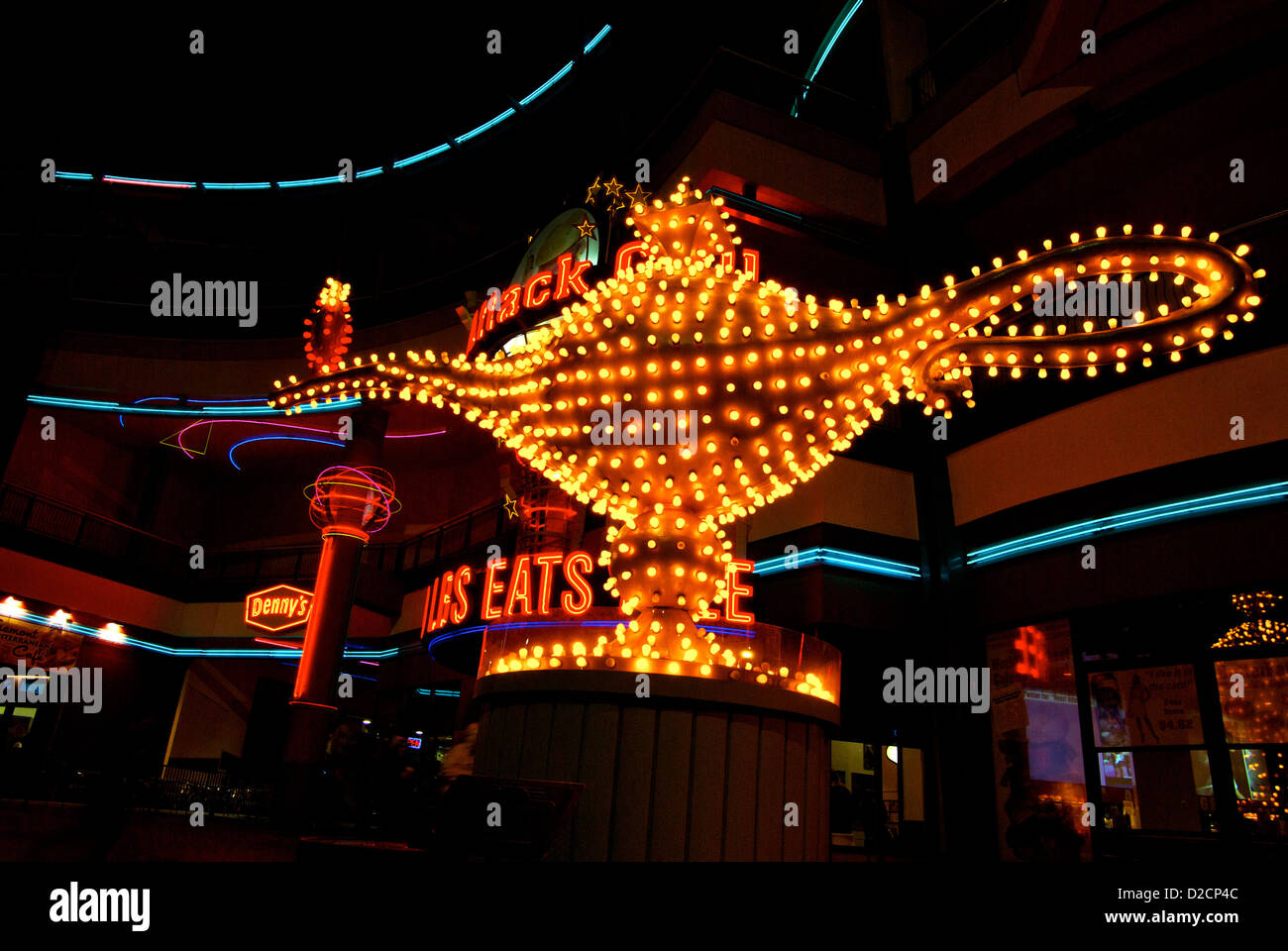 Restaurierte Glühbirne Lampe Zeichen Aladdin Hotel Fremont Street Experience Innenstadt von Las Vegas in der Nacht geborgen Stockfoto