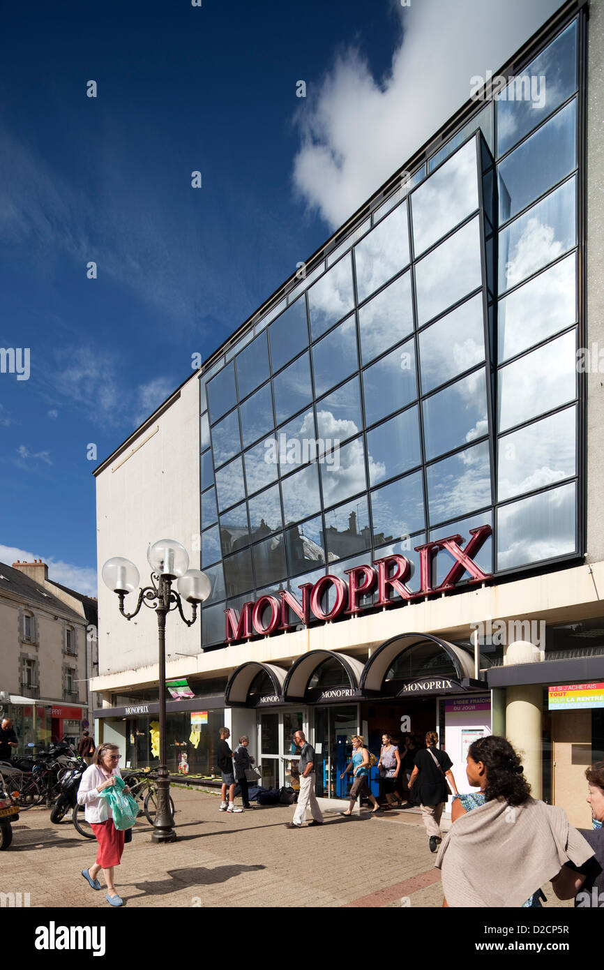 Vannes, Frankreich, das Kaufhaus Monoprix in Vannes Stockfoto