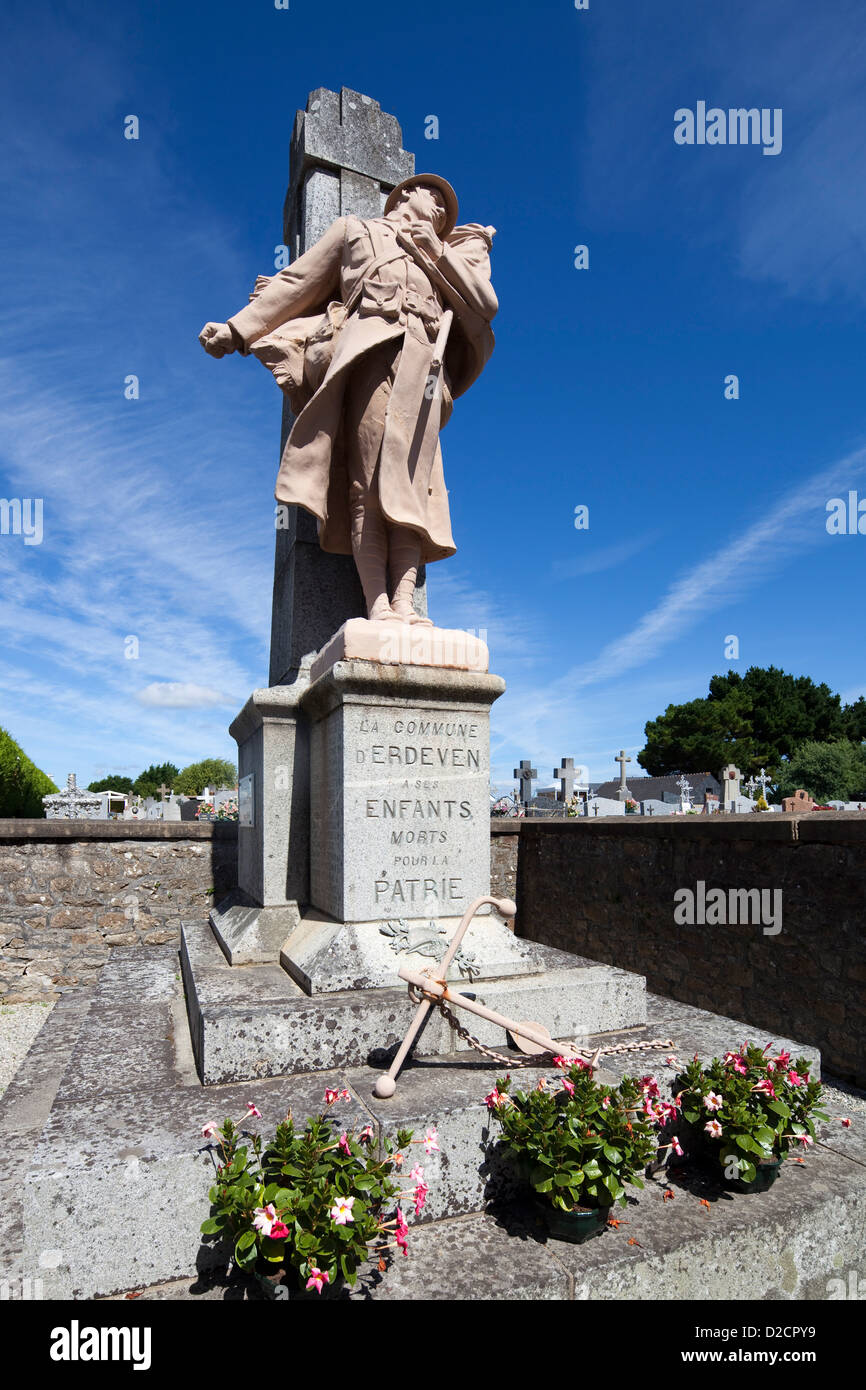Erdeven, Frankreich, Denkmal für die französischen Soldaten im 2. WK verstorbenen Stockfoto