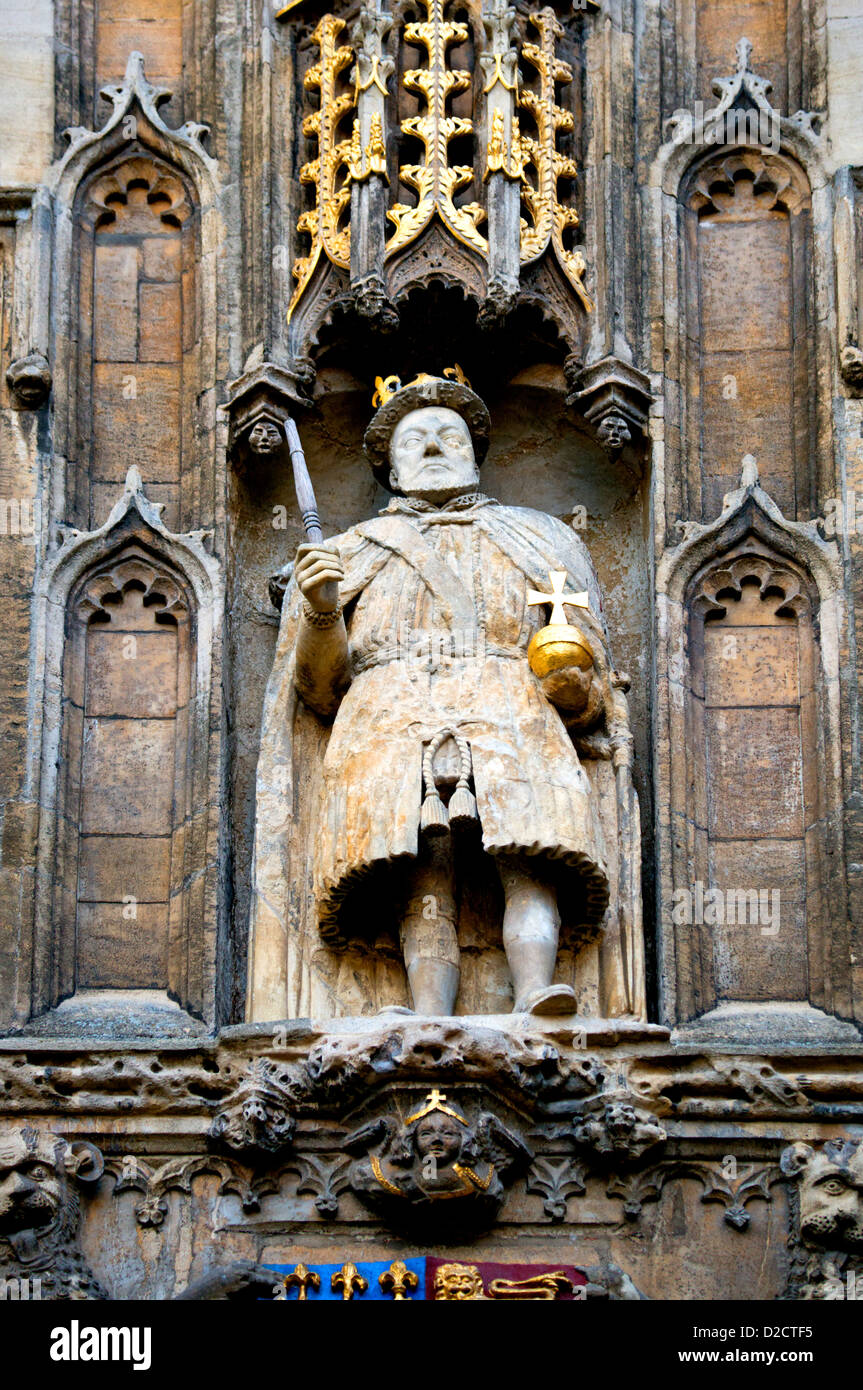 Eingang des Trinity College in Cambridge, mit einer Statue von Henry 8., Gründer Stockfoto