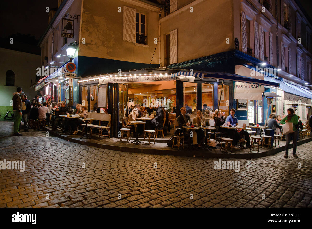 Restaurant Changement de Richtung in Montmartre in der Nacht Stockfoto