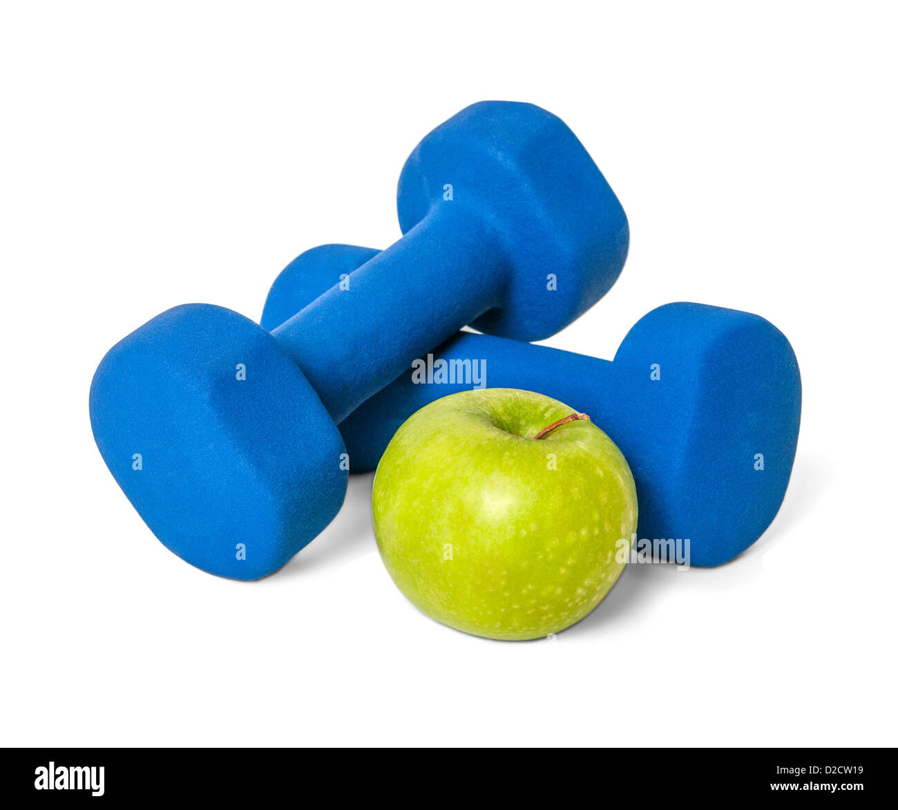 Blaue Hantel Gewichte und grünem Apfel, isoliert auf weiss mit weichen Schatten. Stockfoto