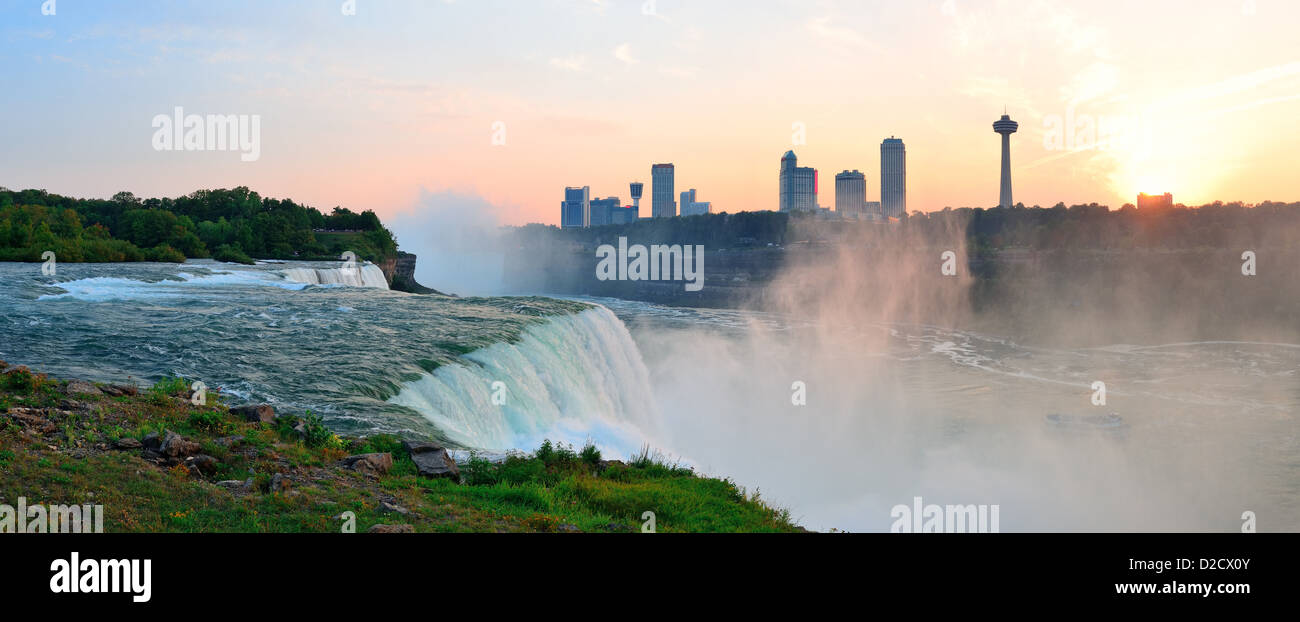 Niagarafälle-Sonnenaufgang-Panorama in der Morgen-Nahaufnahme Stockfoto