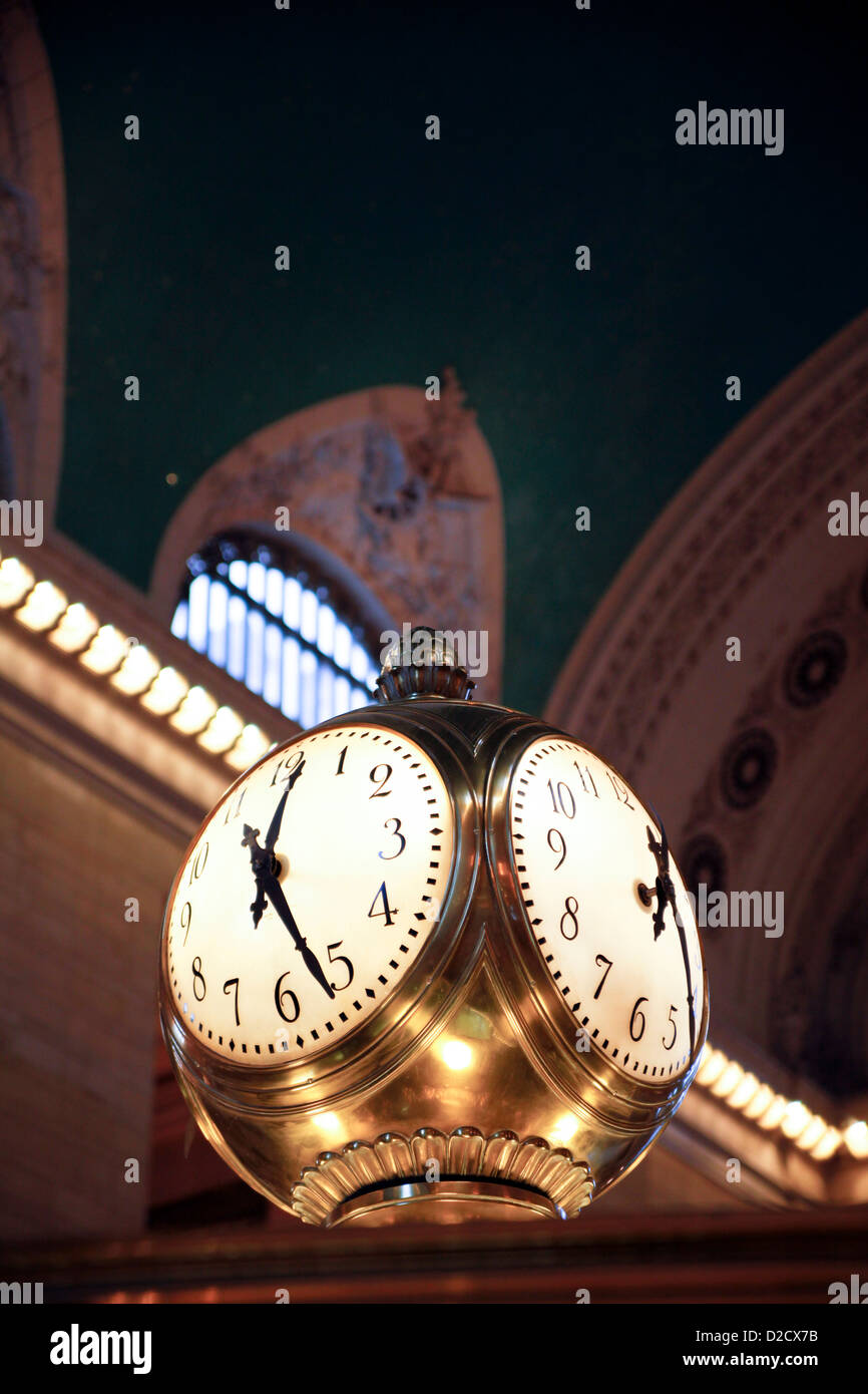 Zentrale Informationen Stand Uhr am Grand Central Station, New York, NY, USA Stockfoto