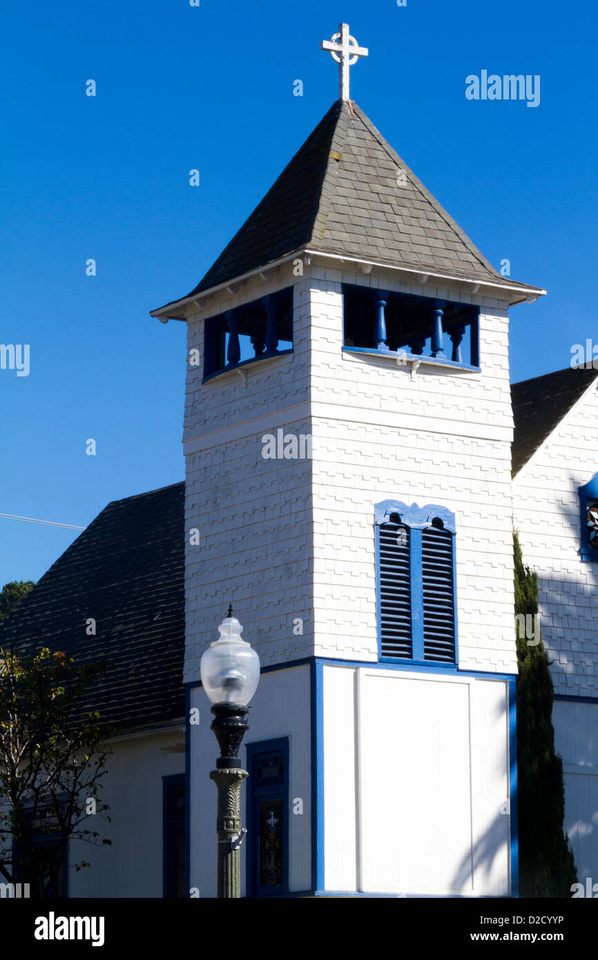 Malerische Kleinstadt Kirche und Kirchturm in Summerland, in der Nähe von Santa Barbara, Kalifornien Stockfoto