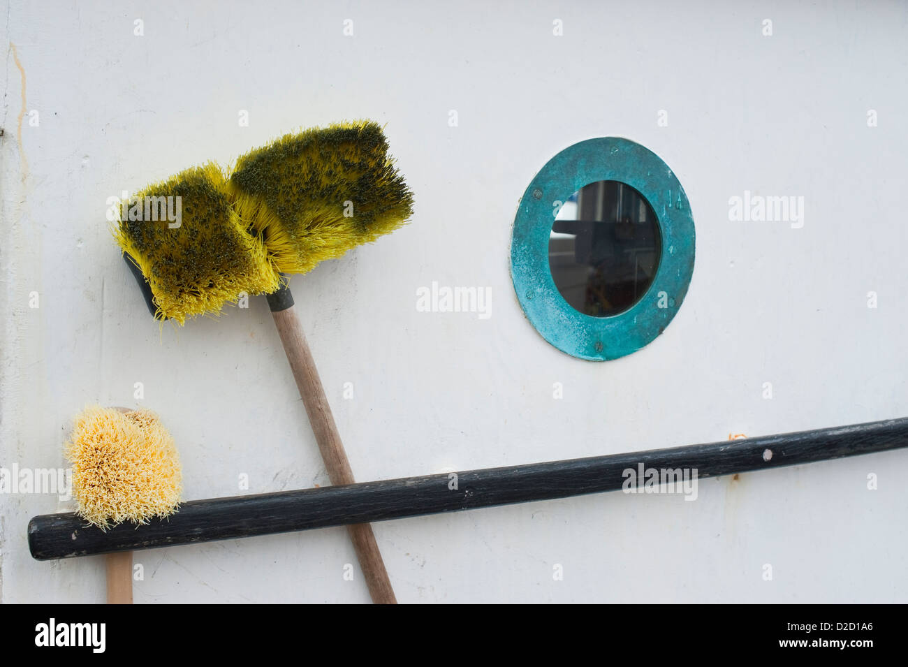 Reinigungsbürsten montiert auf kommerziellen Fischerboot in Sitka, Alaska, USA Stockfoto