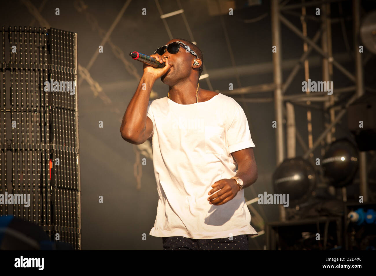 Sänger, Rapper, Musiker und Songwriter Tinie Tempah auf der Bühne V Festival Chelmsford, Essex UK. Stockfoto