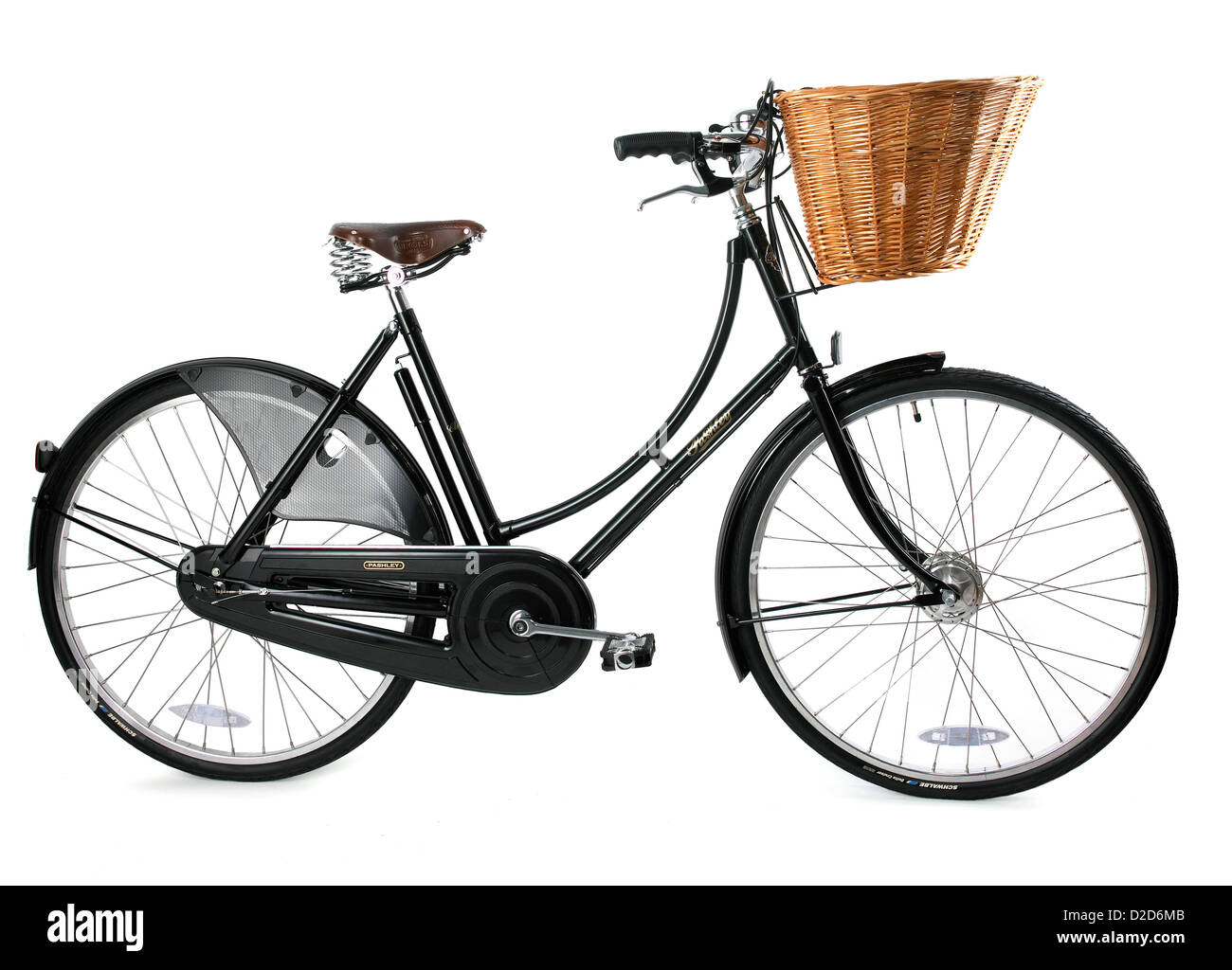 Seitenprofil Fahrrad mit Korb weißen Hintergrund ausschneiden Stockfoto