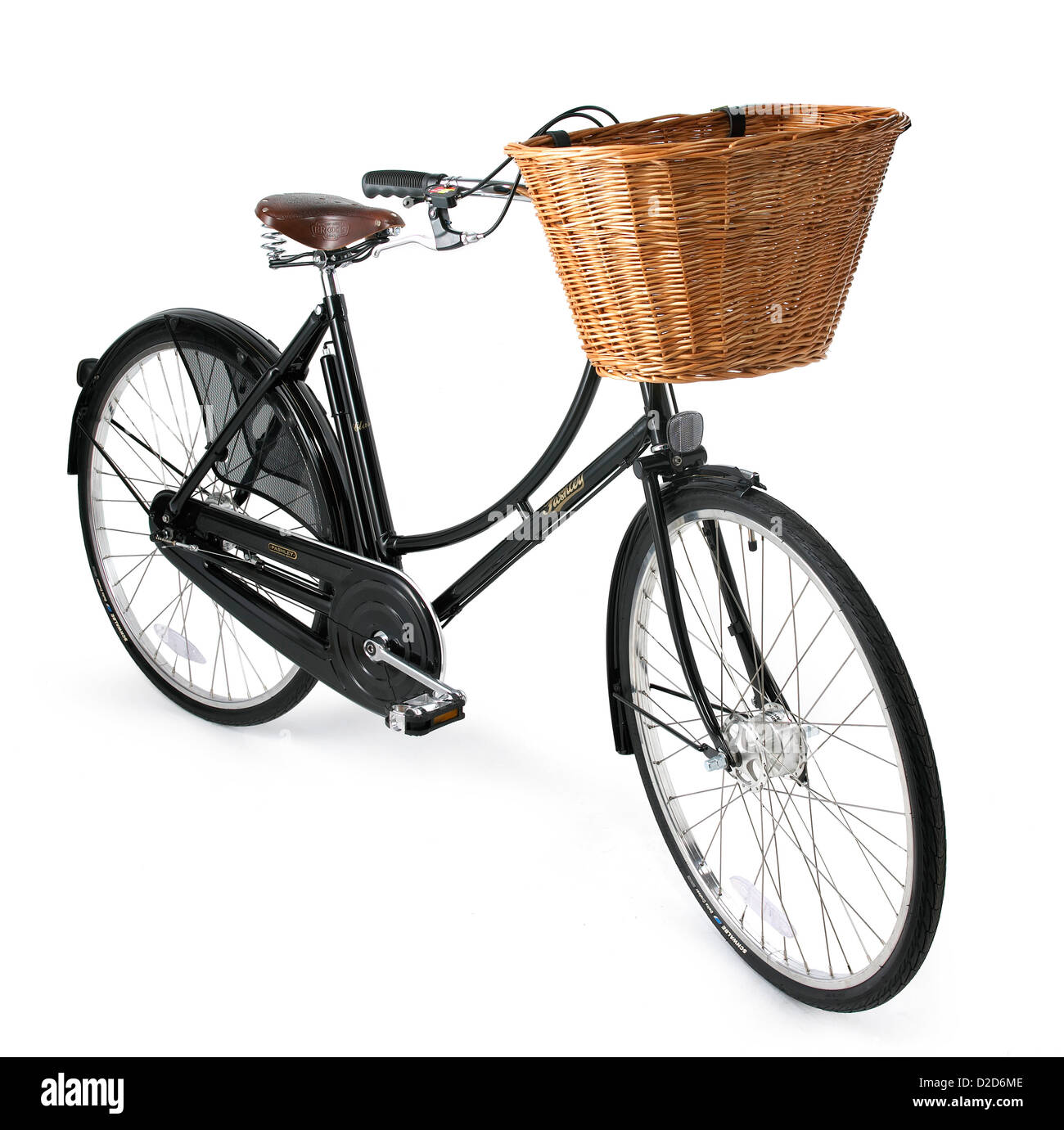 Fahrrad mit Korb vorn ausgeschnitten auf weißem Hintergrund Stockfotografie  - Alamy
