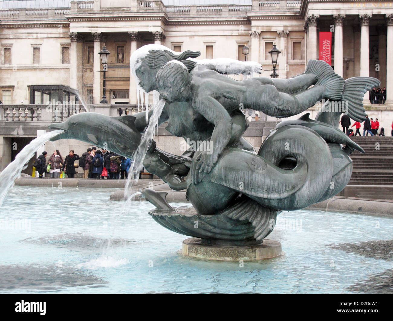 Springbrunnen-Statue in Trafalgar Square London England UK Stockfoto