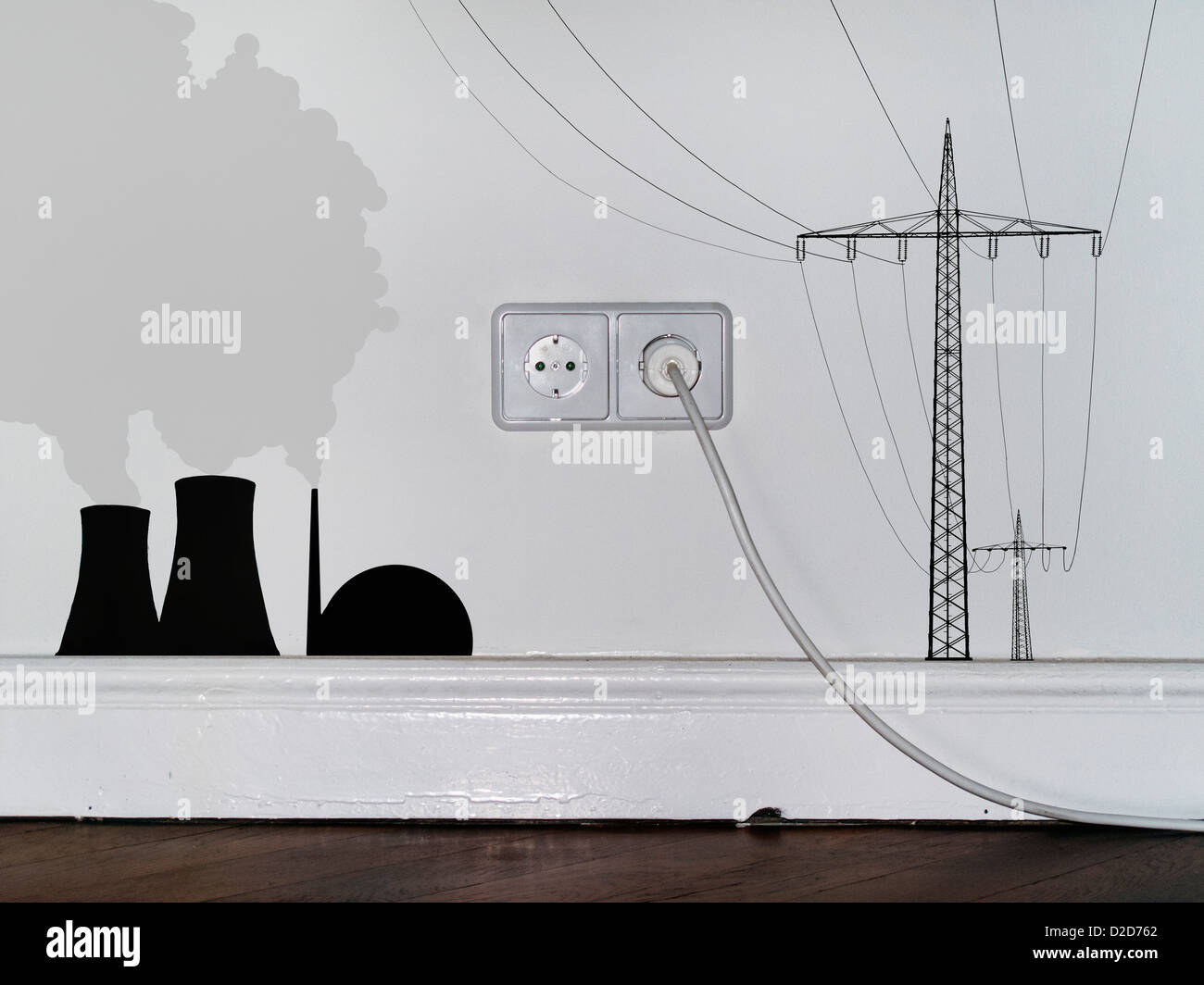 Einen Stecker in eine Steckdose zwischen Abziehbilder ein Nuclear Power Station und Elektrizität Masten Stockfoto